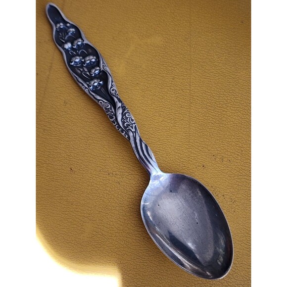 WHITING "LILY OF THE VALLEY " STERLING SILVER 6" TEASPOON NO MONOG. V - Picture 2 of 6